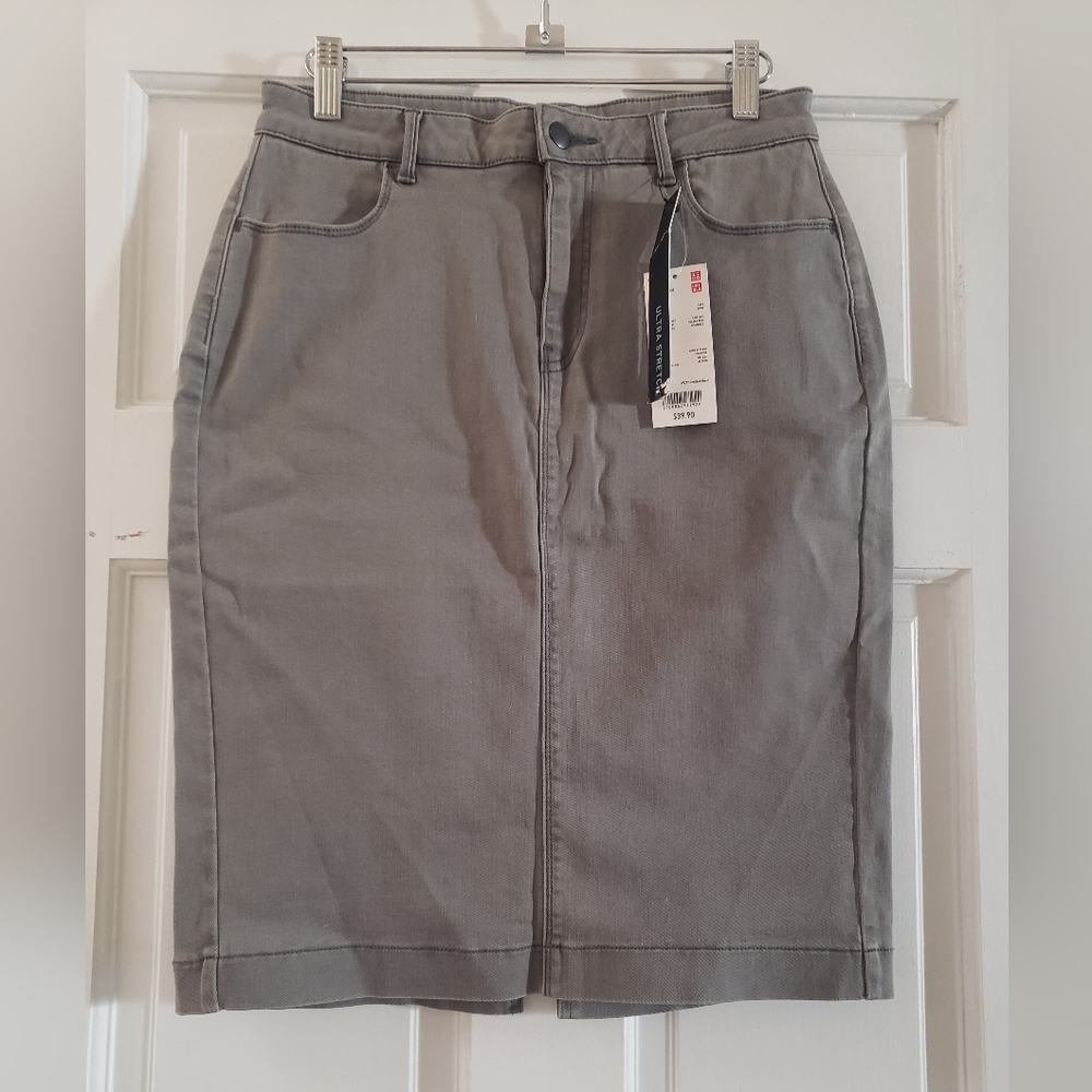 Uniqlo Gray Denim Skirt Size 6